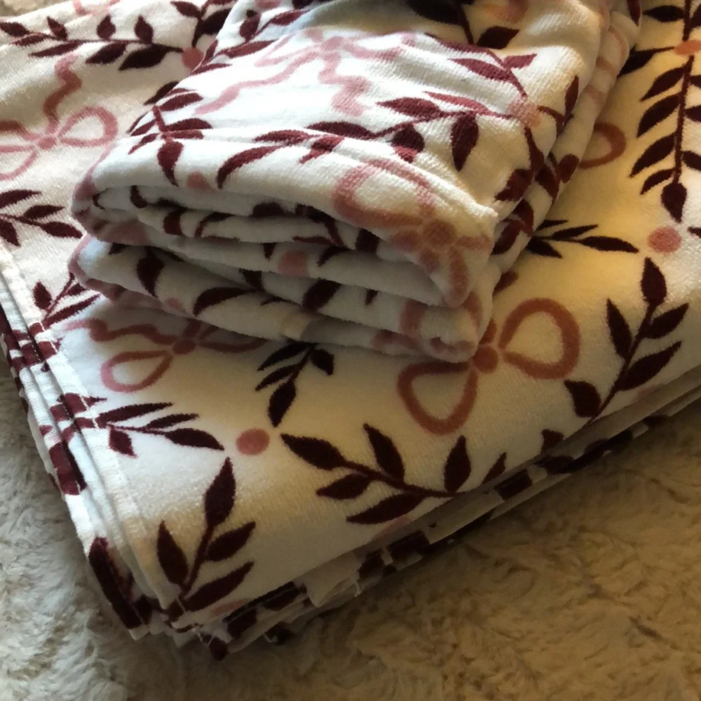 Deborah Connolly BOWS Bath and Hand Towels